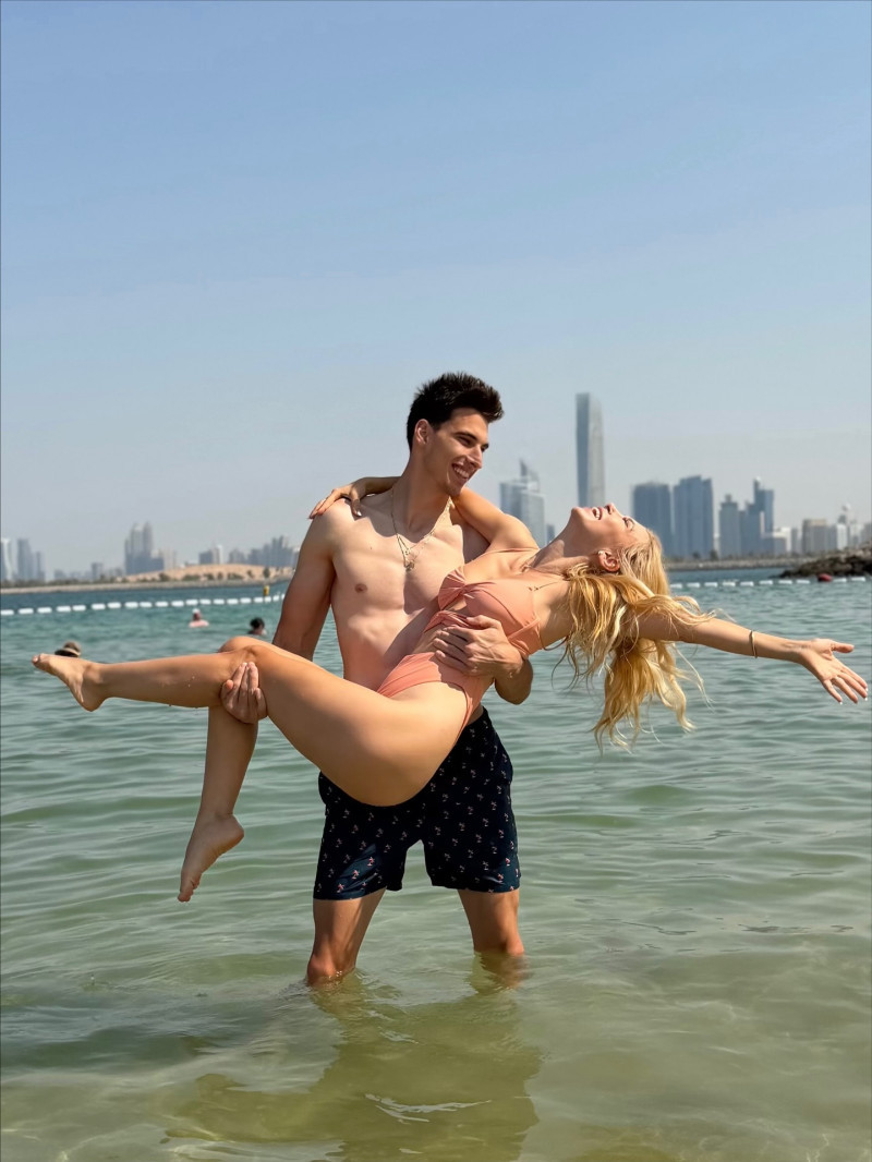 andreeabalanofficial_1763031835_3764906370663564597_52981283