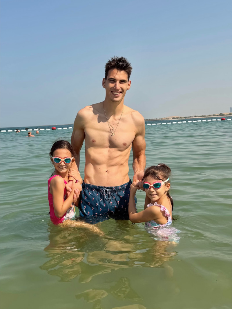 andreeabalanofficial_1763031835_3764906370688721317_52981283