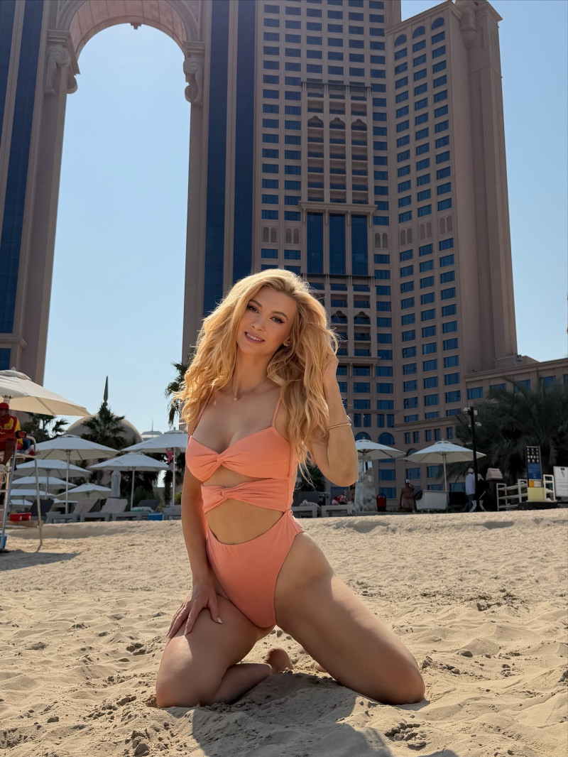 andreeabalanofficial_1763031835_3764906370973933031_52981283