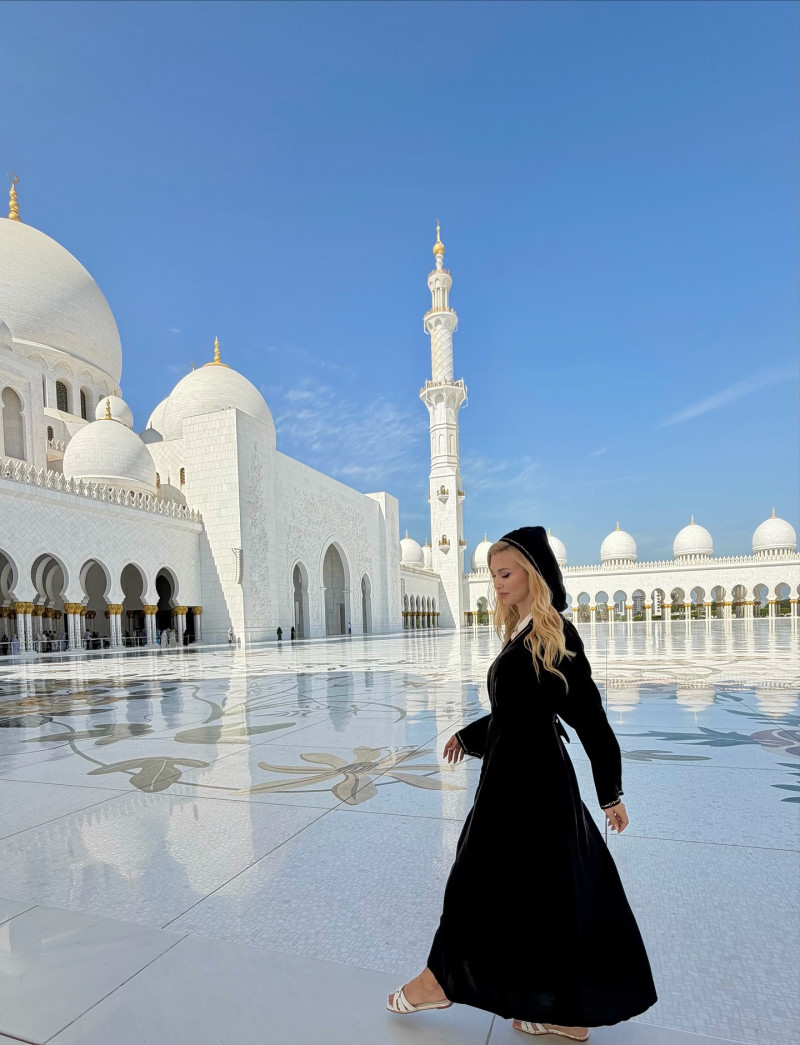 andreeabalanofficial_1763287027_3767047078405061946_52981283