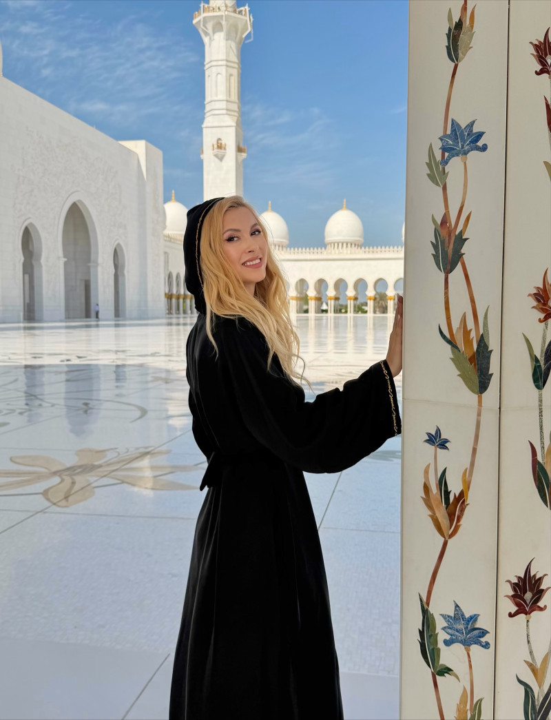 andreeabalanofficial_1763287027_3767047078581233386_52981283