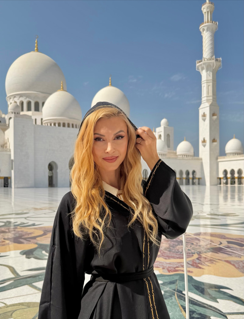 andreeabalanofficial_1763287027_3767047078782510539_52981283