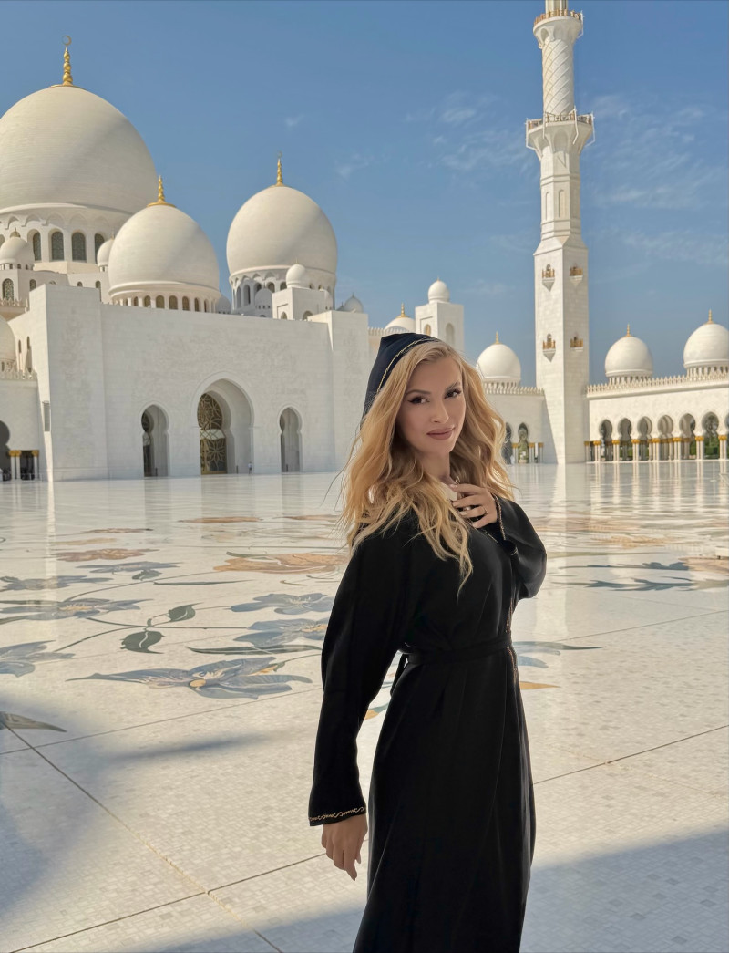 andreeabalanofficial_1763287027_3767047078782524298_52981283