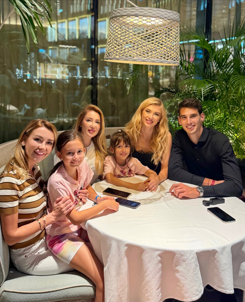 andreeabalanofficial_1763567131_3769396755809027694_52981283