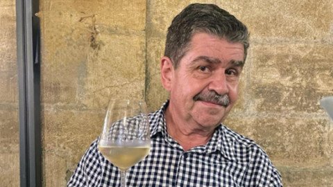 ”Le curgea mâncare din gură”. Paraschivescu a plecat sănătos și s-a întors bolnav dintr-o ”infecție” de stațiune din România