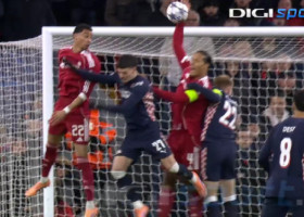 Fază neverosimilă la Liverpool - PSV: Van Dijk a "comis-o" chiar de lângă Dennis Man!