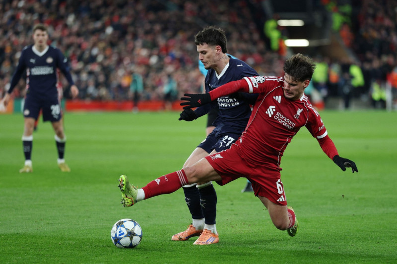 Liverpool, England, 26th November 2025. Dennis Man of PSV Eindhoven and Milos Kerkez of Liverpool challenge for the ball during the Liverpool vs PSV Eindhoven UEFA Champions League match at Anfield, Liverpool. Picture credit should read: James Baylis / Sp