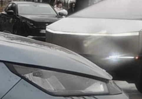 Mașina cu design nemaivăzut, interzisă în Europa, a apărut pe străzile din România! ”E pericol public” / ”Legalizați-o”