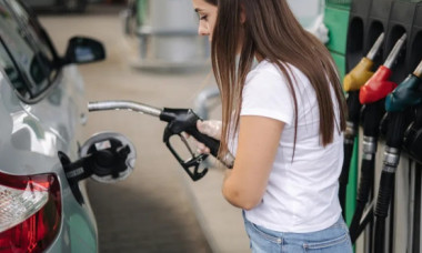 Mulți șoferi nu știu că mașinile moderne se strică dacă le faci plinul. Pagubele te duc la 1.000 euro. De ce?