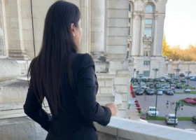 FOTO Apariție rară: Elena Băsescu, de nerecunoscut la jumătate de an după ce a fost dată afară! Cu ce se ocupă acum