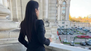 FOTO Apariție rară: Elena Băsescu, de nerecunoscut la jumătate de an după ce a fost dată afară! Cu ce se ocupă acum