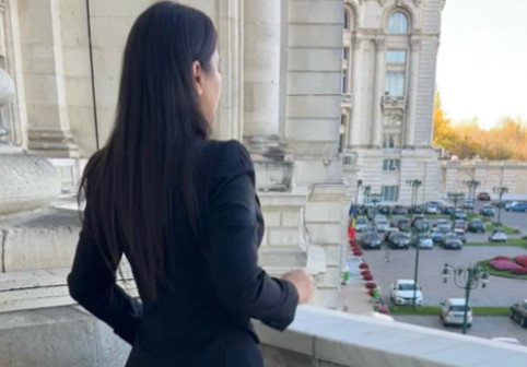 FOTO Apariție rară: Elena Băsescu, de nerecunoscut la jumătate de an după ce a fost dată afară! Cu ce se ocupă acum