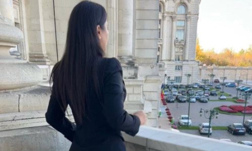 FOTO Apariție rară: Elena Băsescu, de nerecunoscut la jumătate de an după ce a fost dată afară! Cu ce se ocupă acum