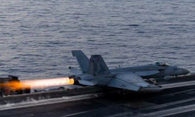 Cum se explică incidentele în care Marina SUA a pierdut trei avioane de luptă în confruntările cu rebelii houthi. Marinarii, la secunde distanță de un dezastru