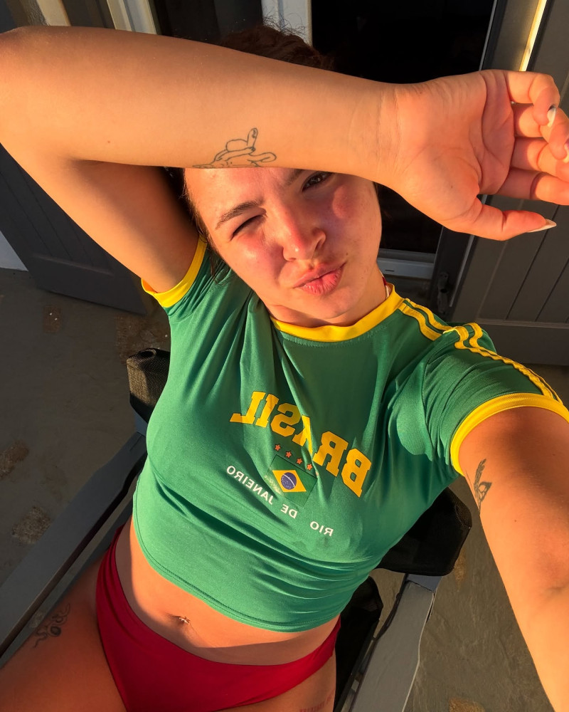 aliciagogirla_1752076838_3673009196323857607_1575809226