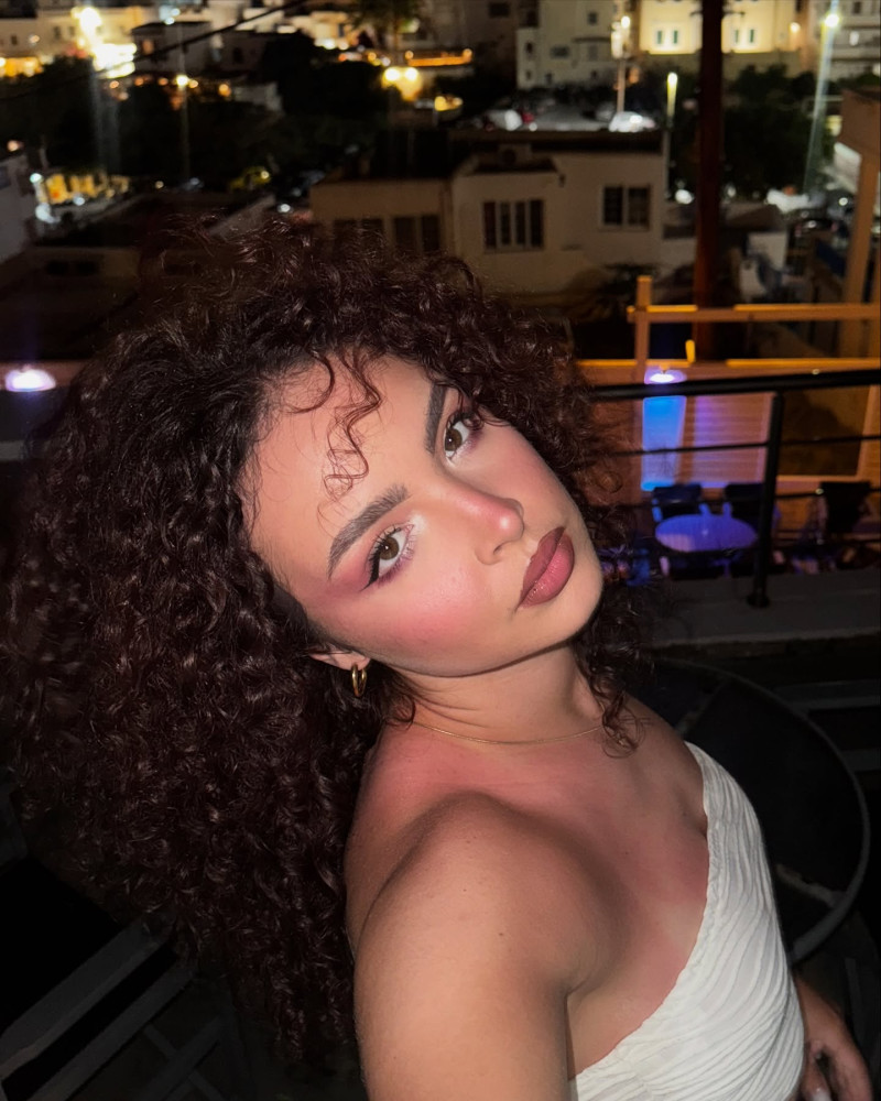 aliciagogirla_1752076838_3673009196332283503_1575809226