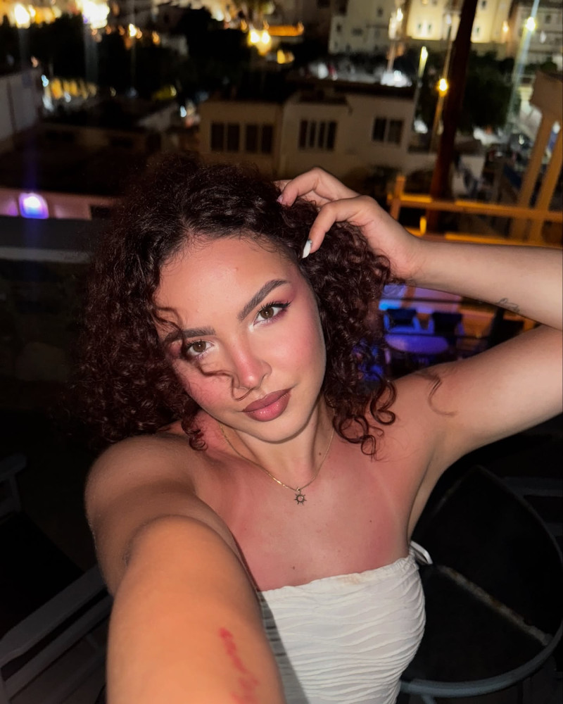 aliciagogirla_1752076838_3673009196365923384_1575809226