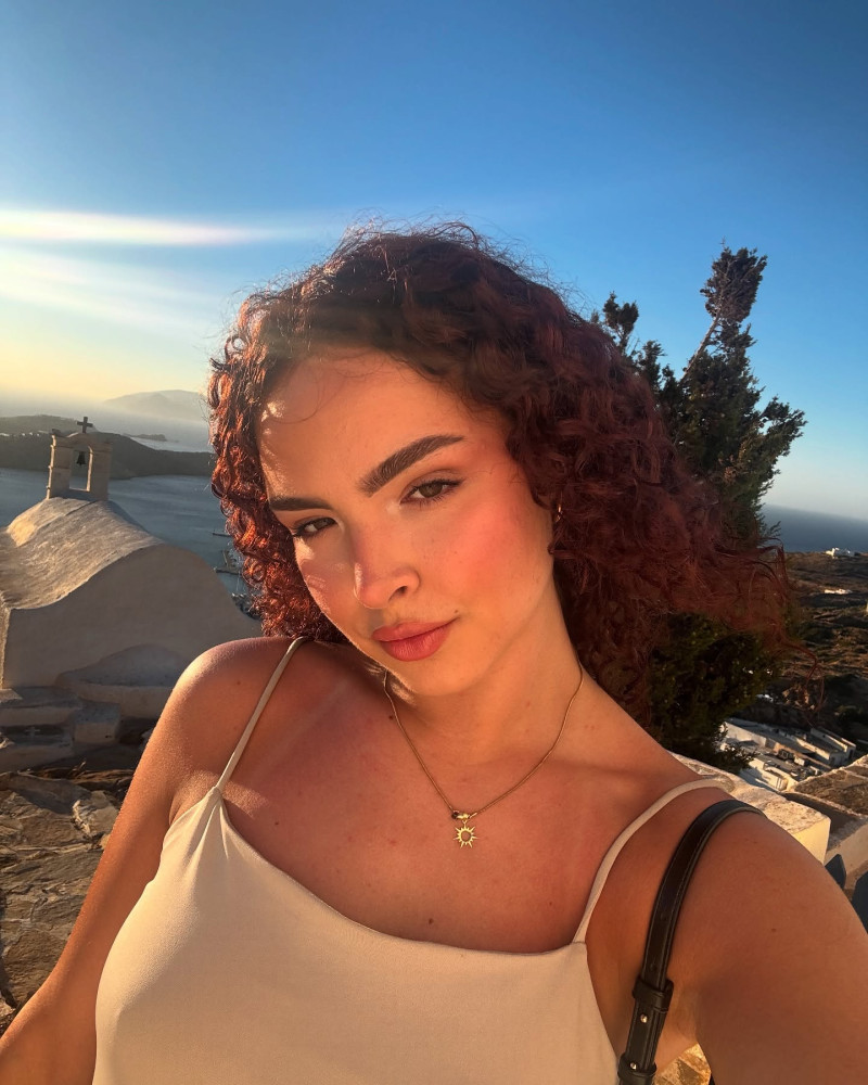 aliciagogirla_1752076838_3673009196617588891_1575809226