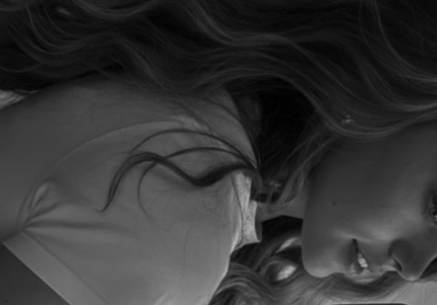 La 21 de ani, a recurs la măsuri ”disperate”: ”M-am gândit: `Cât cântărește sutienul meu?`”. Apoi, a primit o lovitură dură