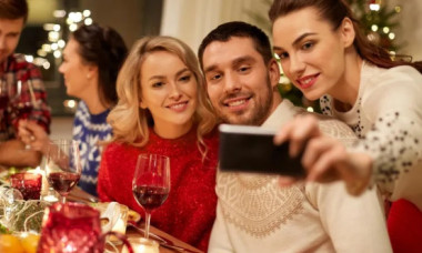 Amendă 1.500 lei dacă faci zgomot de sărbători în apartament. Până la ce oră poți petrece legal?