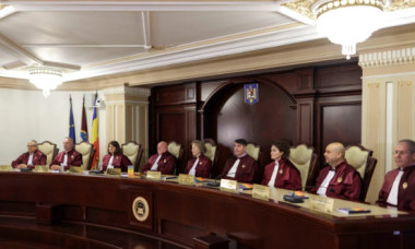 Mesajul unui profesor de Drept: Dacă un neurochirurg de 65 de ani poate opera, și un judecător poate pronunța divorțuri