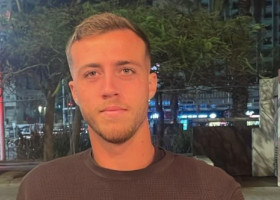 La 22 de ani, s-a mutat în Moldova și nu i-a venit să creadă ce a văzut: ”La mall, la toaletă, era doar o gaură în podea”