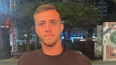 La 22 de ani, s-a mutat în Moldova și nu i-a venit să creadă ce a văzut: ”La mall, la toaletă, era doar o gaură în podea”