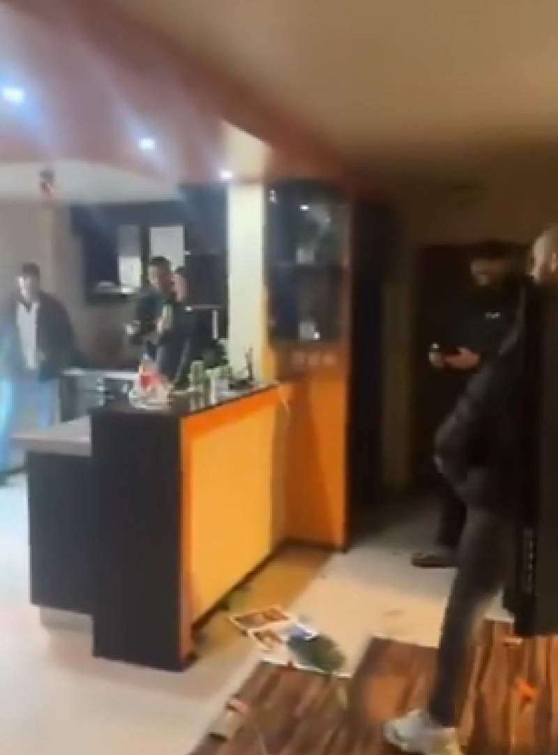 suporteri-feyenoord-apartament-bucuresti1