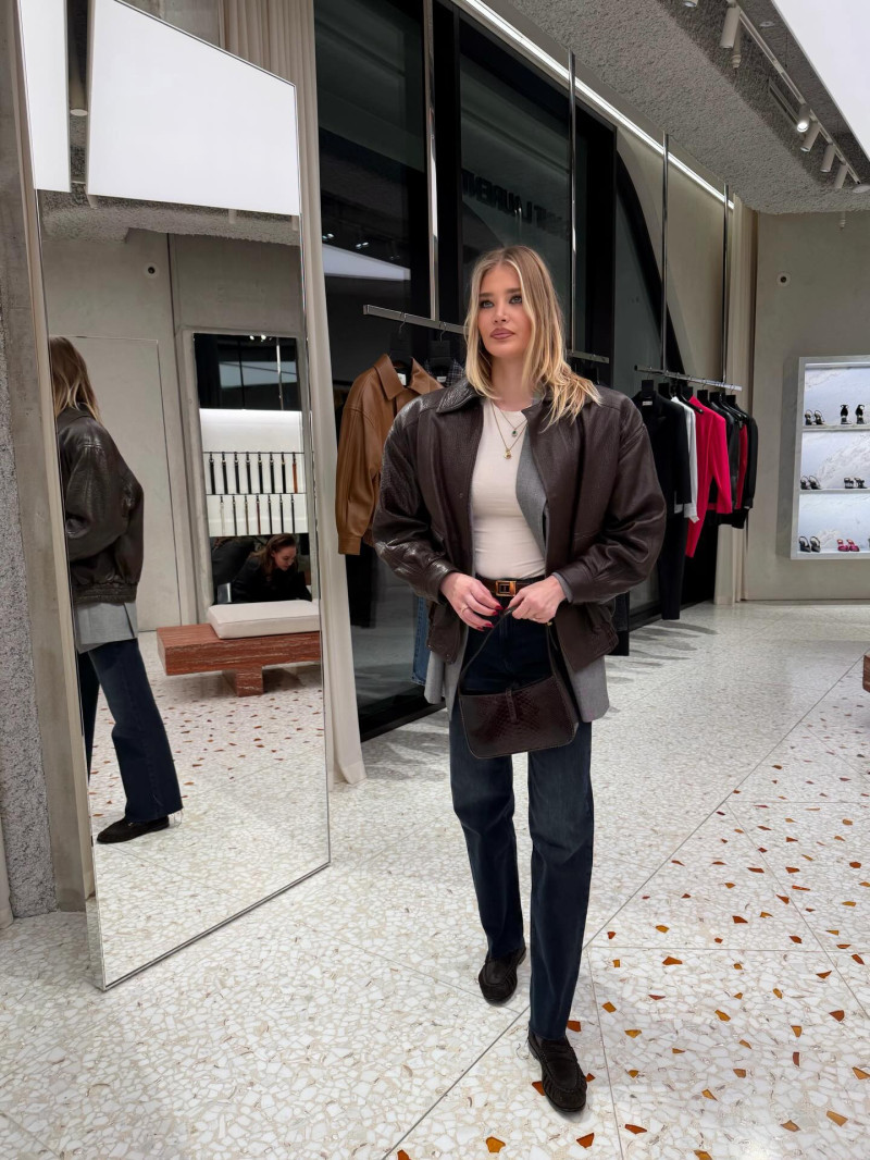 sofijamilo_1765618725_3786606775597014728_202116301