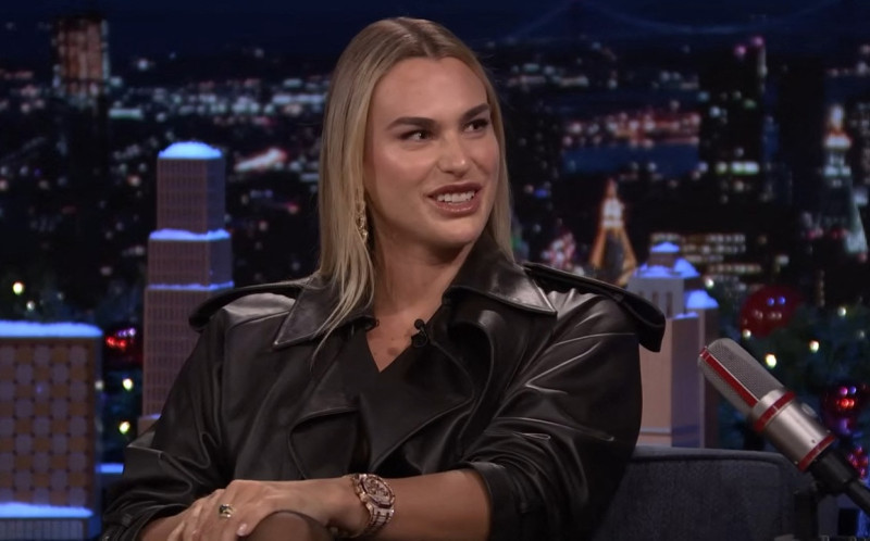 Aryna Sabalenka sur le plateau de l'émission "The Tonight Show Starring Jimmy Fallon" à New York