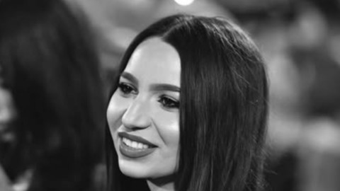 Ce a postat Mălina, cu câteva ore înainte să cadă de la etajul 7. Tragedia a depășit granițele României