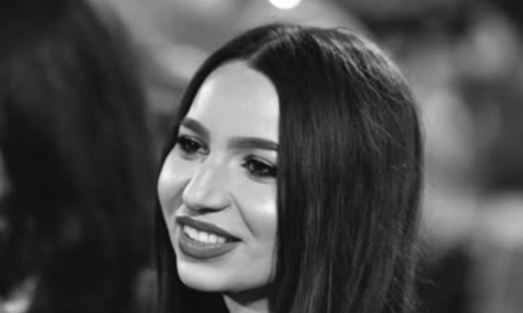 Ce a postat Mălina, cu câteva ore înainte să cadă de la etajul 7. Tragedia a depășit granițele României