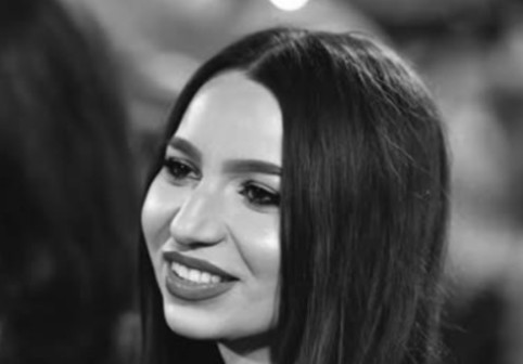 Ce a postat Mălina, cu câteva ore înainte să cadă de la etajul 7. Tragedia a depășit granițele României