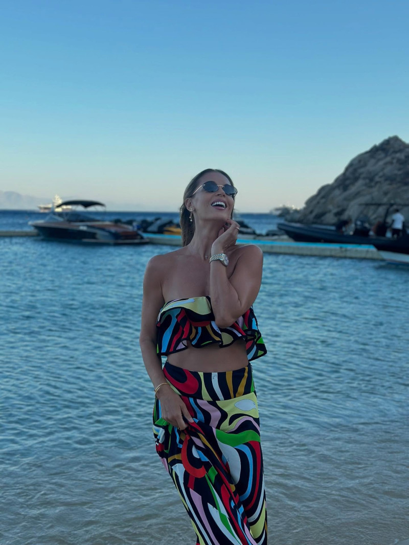 adrianapetrescuofficial_1754502349_3693355860641261016_1425264401