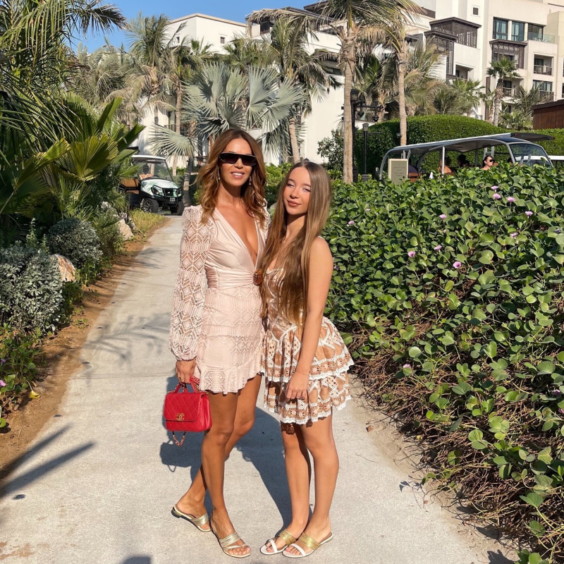 adrianapetrescuofficial_1764528224_3777458995788488457_1425264401