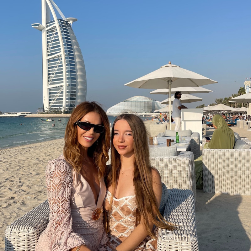 adrianapetrescuofficial_1764528224_3777458995931078607_1425264401