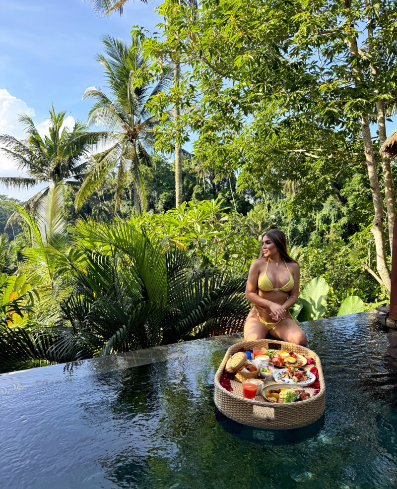 alinaa_dragomir_1766624287_3795042045237863193_1718298100