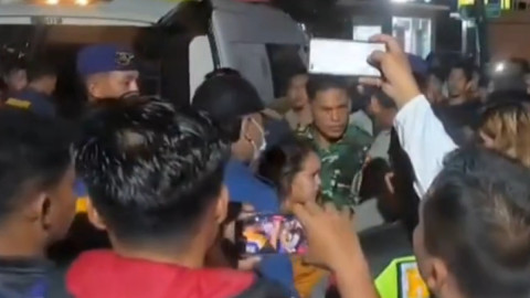 A murit alături de trei dintre copiii săi, la 13.000 de kilometri de casă. Cum s-a petrecut tragedia