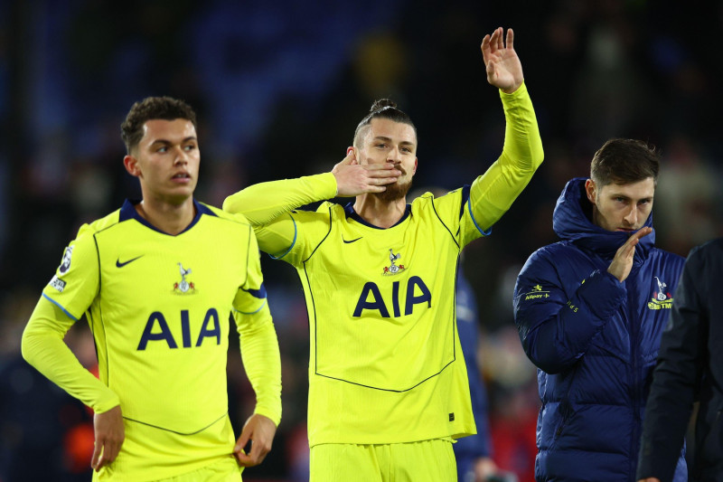 LONDON, UK - 28th Dec 2025: Radu Dragusin of Tottenham Hotspur acknowledges the fans after the Premier League match between Crystal Palace FC and Tottenham Hotspur FC at Selhurst Park (Credit: Craig Mercer/ Alamy Live News)