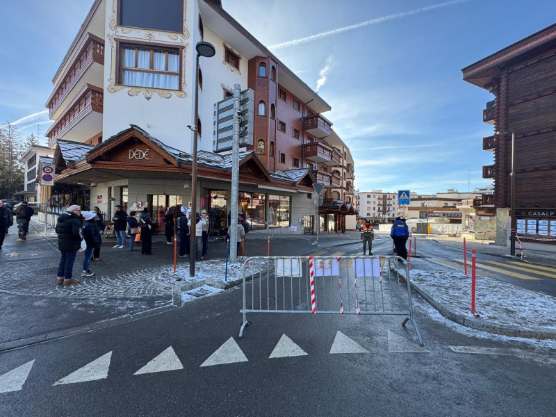 Several dozen dead, about 100 injured in bar fire at Swiss ski resort