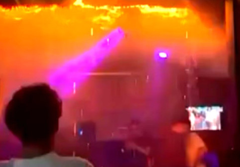 Imaginile au ajuns pe internet. Ce au început să facă mai mulți tineri, după ce barul din Elveția a luat foc