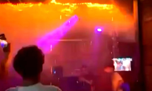 Imaginile au ajuns pe internet. Ce au început să facă mai mulți tineri, după ce barul din Elveția a luat foc