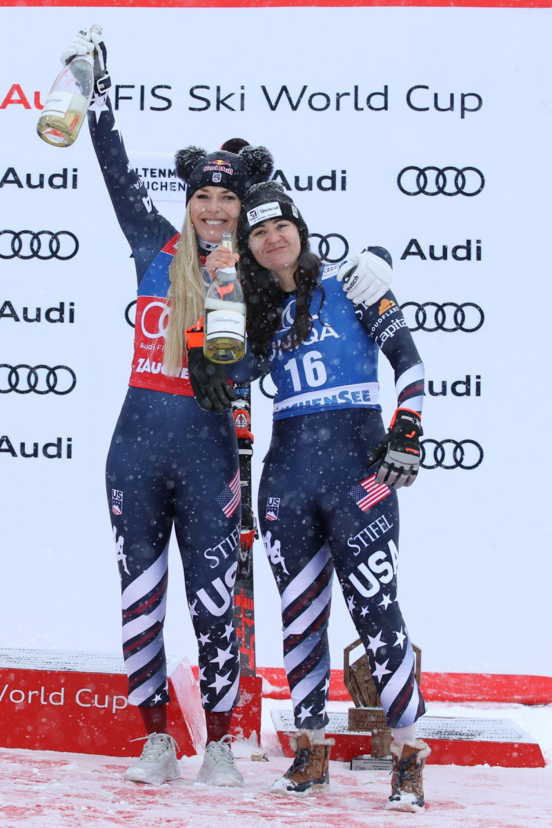 ALTENMARKT/ZAUCHENSEE, AUSTRIA, 10.JAN.26 - ALPINE SKIING - FIS World Cup, Downhill, ladies. The image shows Vonn Lindsey (USA, Head) and Wiles Jaqueline (USA, Rossignol).