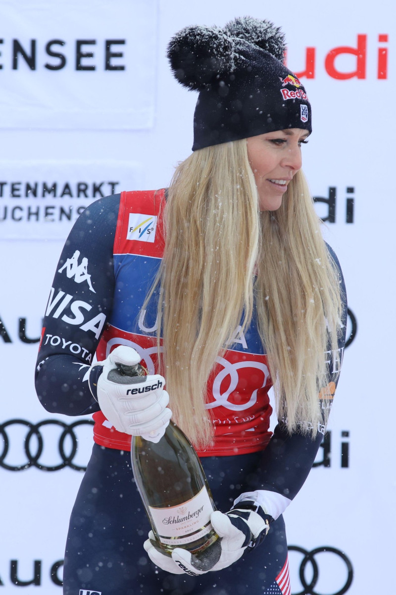 ALTENMARKT/ZAUCHENSEE, AUSTRIA, 10.JAN.26 - ALPINE SKIING - FIS World Cup, Downhill, ladies. The image shows Vonn Lindsey (USA, Head) with champagne.