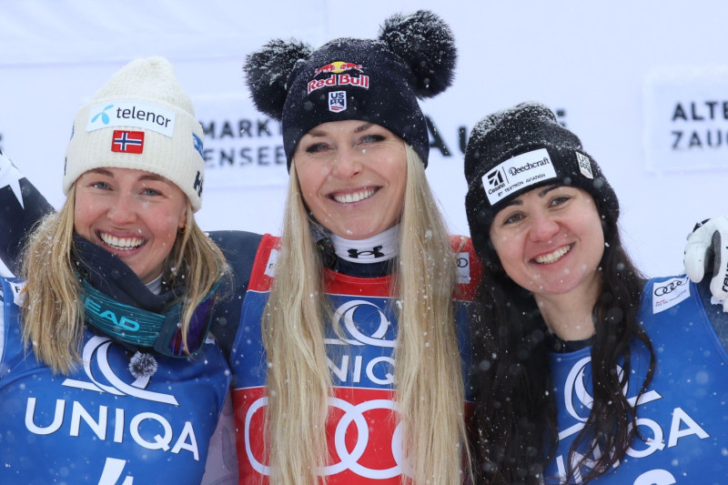 ALTENMARKT/ZAUCHENSEE, AUSTRIA, 10.JAN.26 - ALPINE SKIING - FIS World Cup, Downhill, ladies. The image shows Lie Kajsa Vickhoff (NOR, Head), Vonn Lindsey (USA, Head) and Wiles Jaqueline (USA, Rossignol).