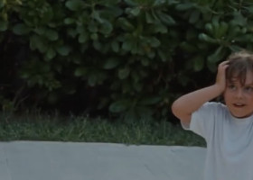 Un copil a văzut-o pe culturista pe care toți o acuză că-și editează pozele și s-a luat cu mâinile de cap! 3 cuvinte spuse