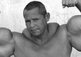 ”Popeye” a murit. Ce a făcut pentru a avea bicepși de 73 de centimetri: ”Nu sfătuiesc pe nimeni”