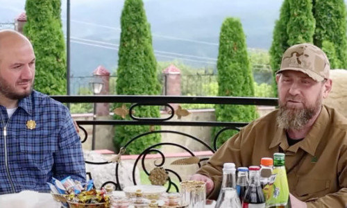 Temutul Kadyrov, către un român: ”Vino încoace!”. Când a aprins lumina, nu i-a venit să creadă: ”Îl lingea pe mână”