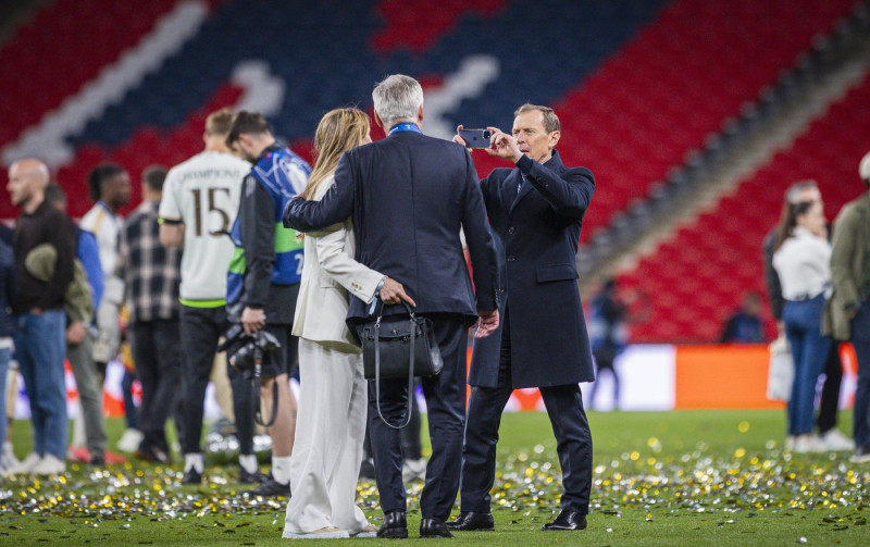 London, England. 01st Jun 2024. Emilio Butragueno takes a photo of Trainer Carlo Ancelotti (Real) and his wife Mariann B