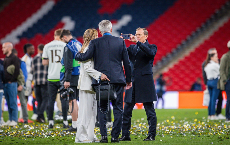 London, England. 01st Jun 2024. Emilio Butragueno takes a photo of Trainer Carlo Ancelotti (Real) and his wife Mariann Barrena McClay Borussia Dortmund - Real Madrid Champions League Final 01.06.2024 Credit: Moritz Muller/Alamy Live News